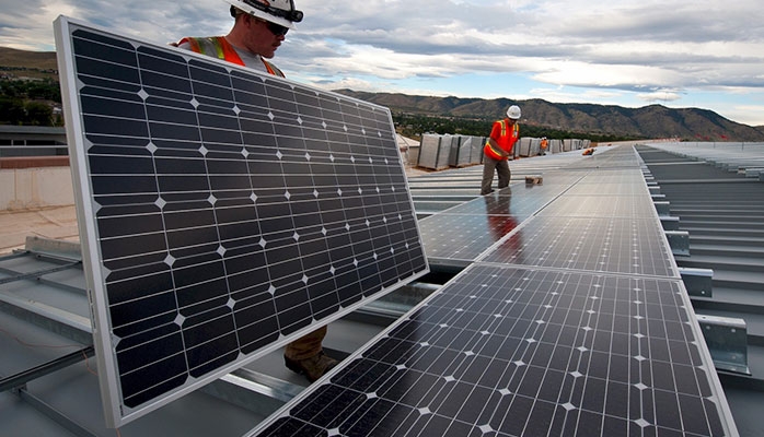 Photovoltaïque : investir sans tomber dans le panneau